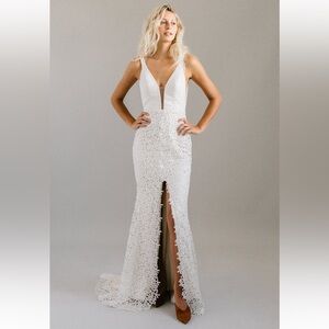 LAUDAE Lupine Velvet and Floral Lace Fit and Flare Wedding Dress Size US 6